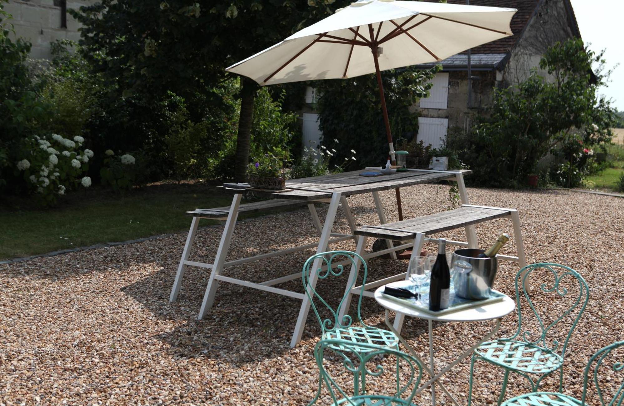 Une Maison, Un Jardin Berthenay Exterior foto